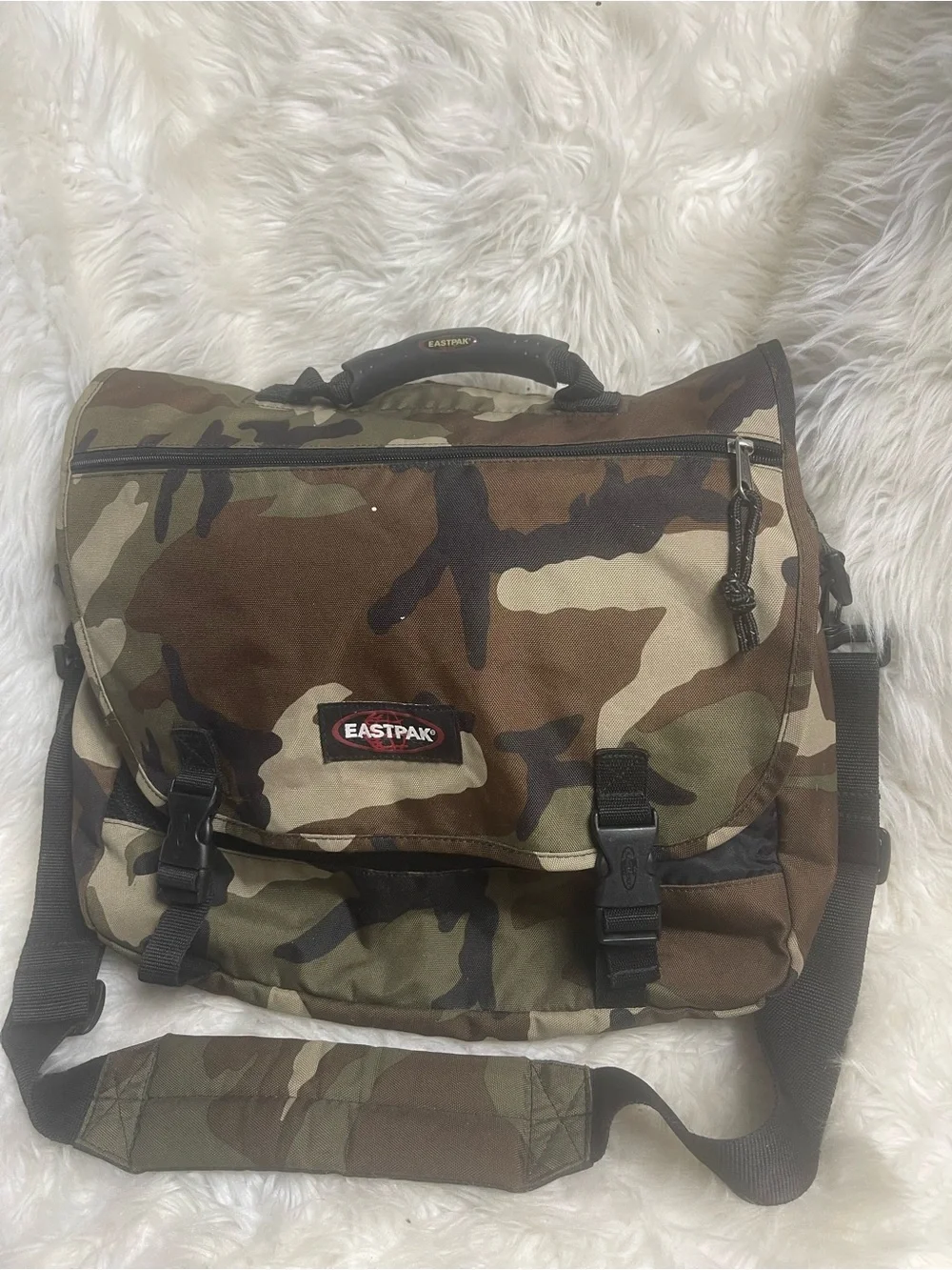 Eastpak Camo Messenger Bag in Green ,Brown & Brown padded laptop compartment.